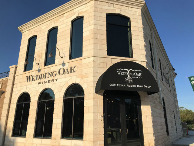 Wedding Oak Winery Opens New Hospitality Center in