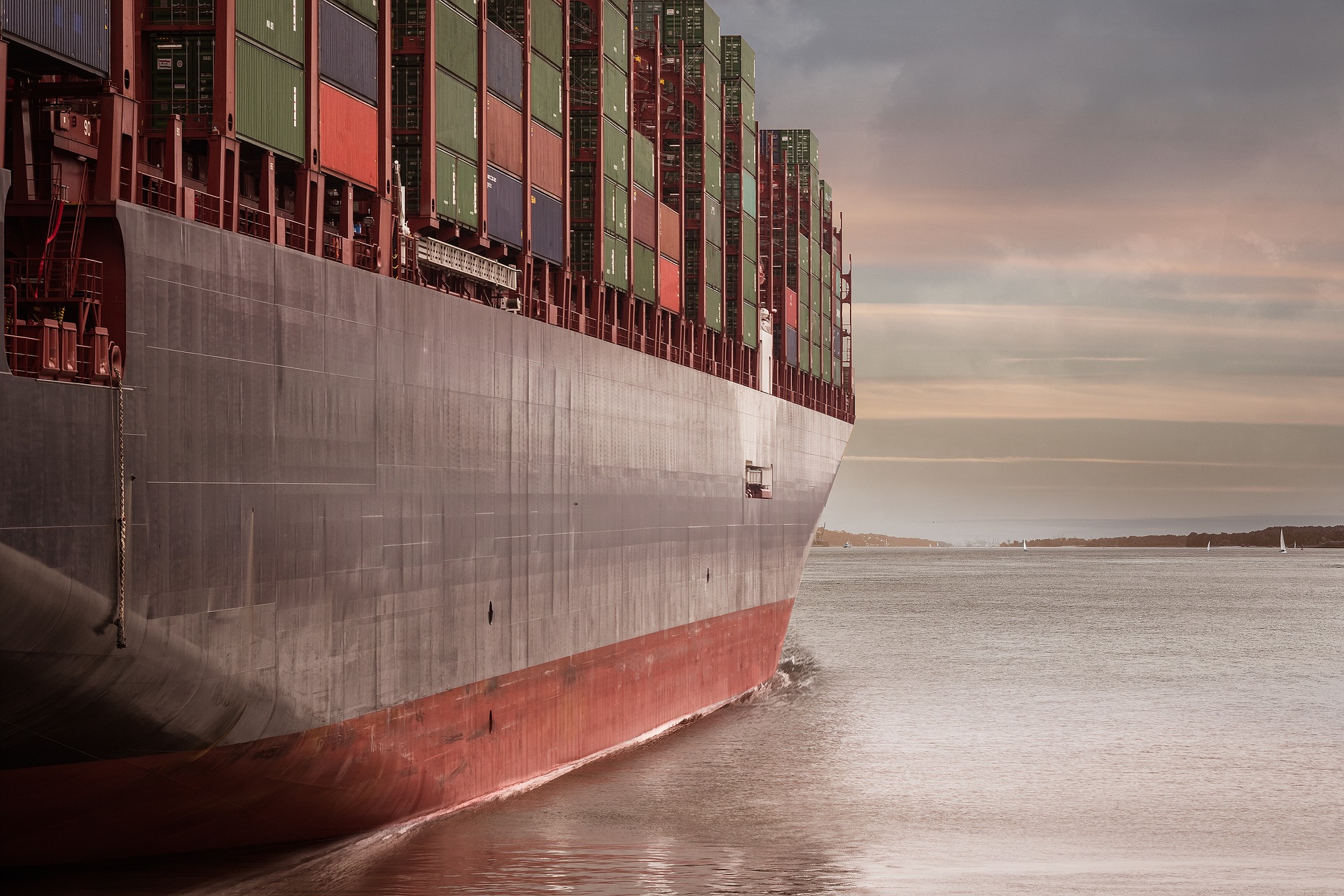 Dozens of container ships have been waiting to unload their goods in American ports / Alexander Kliem / Pixabay